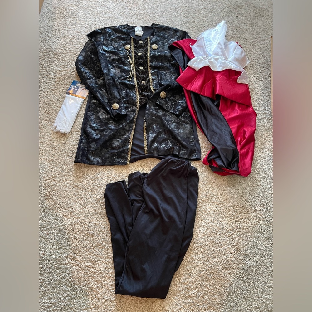 Boys/Men’s Dracula Halloween Costume. One size fits most. Ex.Condition